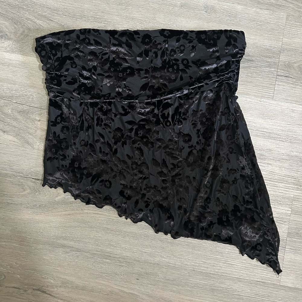 (NWT) Urban Outfitters Velvet Burnout Asymmetrical Tube Top in size Large